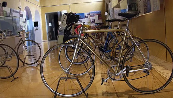 Pamplona exhibe diez bicicletas de carretera legendarias