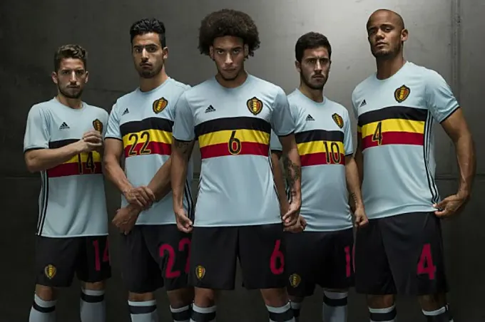 La nueva camiseta de la selección de fútbol de Bélgica, inspirada en el ciclismo