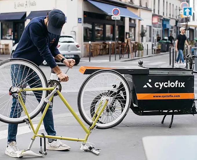 La reparación de bicis a domicilio explota en Francia: Decathlon invierte 4 millones de euros en la empresa líder