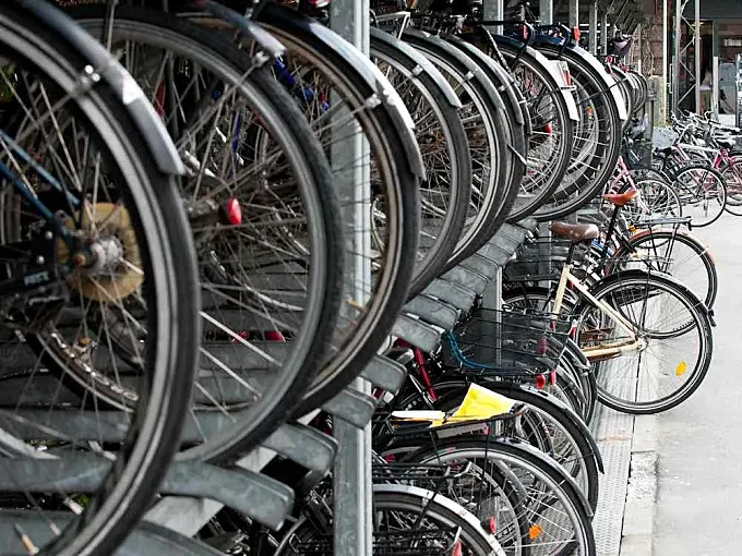 Francia tendrá aparcamientos de bicicletas por ley en todos los edificios públicos y comerciales