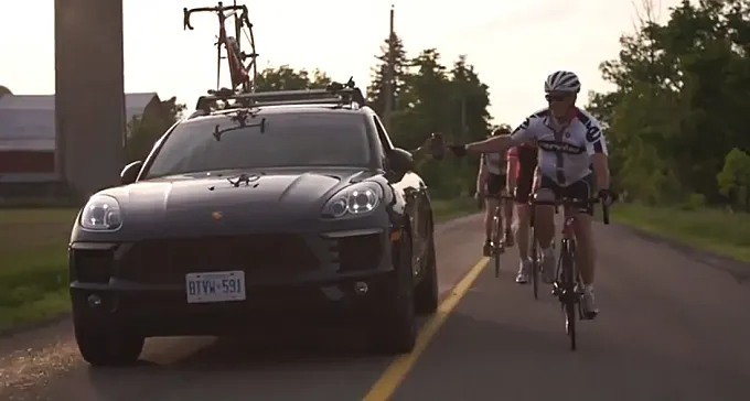 Hablar de bicicletas para vender un Porsche