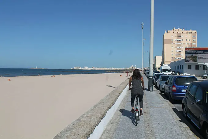Cádiz pone en marcha un nuevo servicio de préstamo de bicicletas