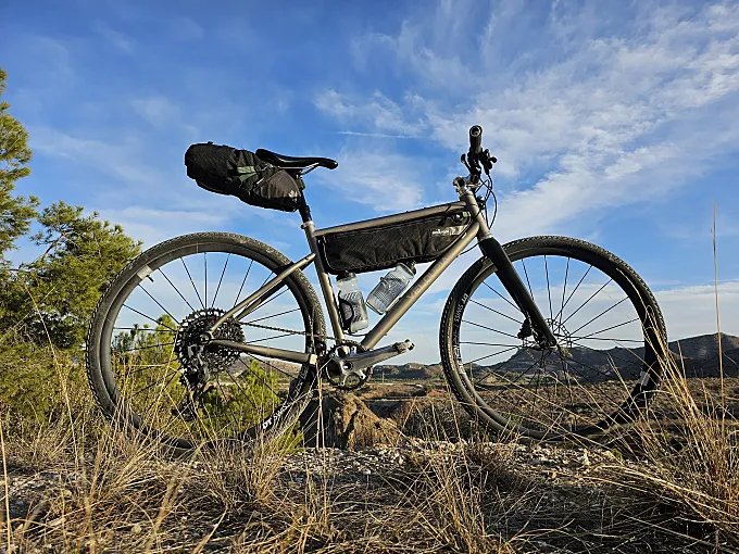 El titanio eterno y diferente de Velouria Cycles