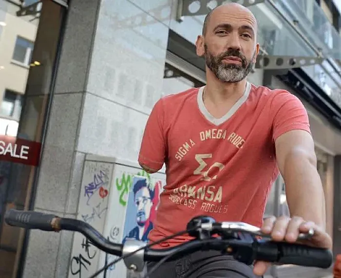 Multan a un ciclista manco por circular con un solo freno Bogdan-700x571