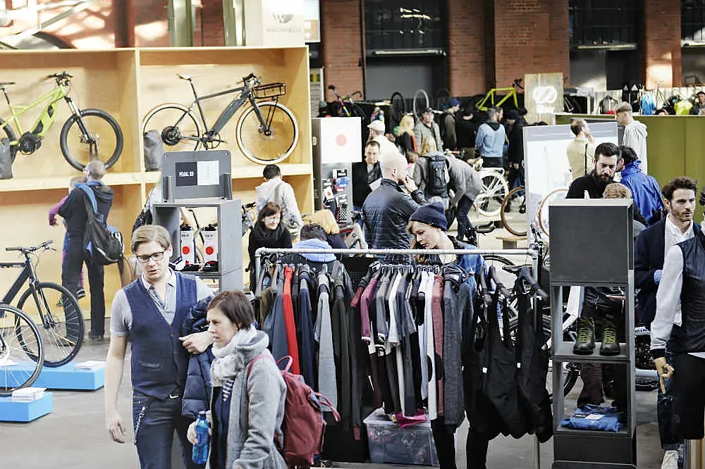 Expositores de ciclismo urbano en la Berliner Fahrradschau (foto: Rene Zieger)