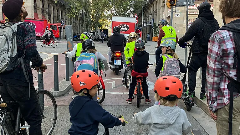 Barcelona se convierte en el epicentro europeo del bicibús con el lanzamiento del ‘Bike Bus Accelerator’