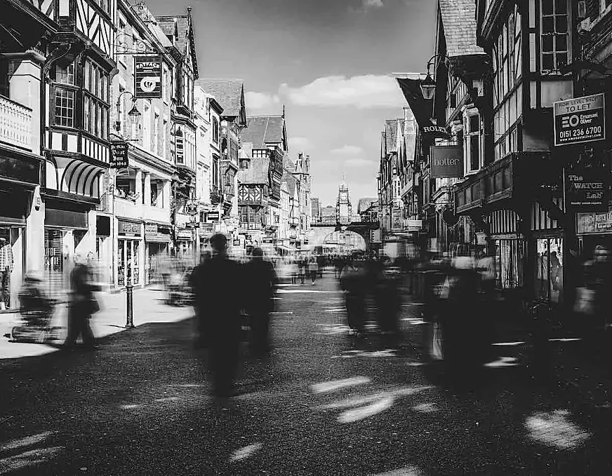 El urbanismo ha de priorizar el tránsito de peatones y ciclistas.