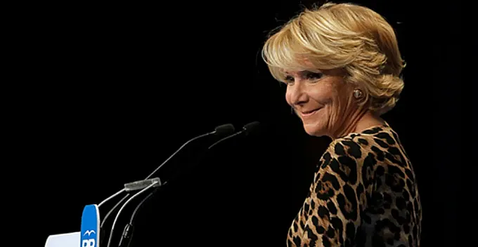 Esperanza Aguirre califica el cierre del tráfico en el centro de Madrid como “espérpentico” y defiende el “derecho a usar el coche”