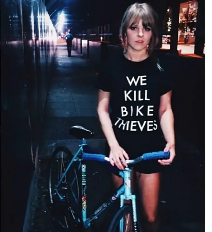 ‘We kill bike thieves’: la camiseta antirrobos