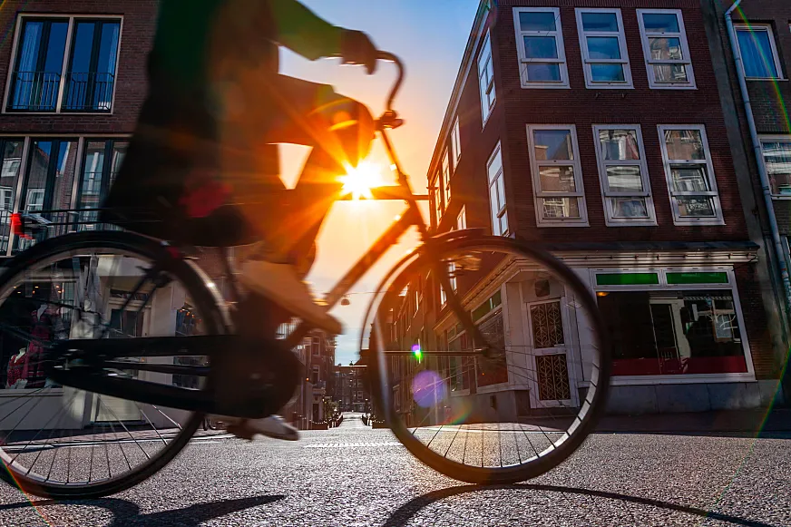 Las plazas de aparcamiento para residentes tienen una estricta gestión de permisos y un límite máximo de coches por hogar.