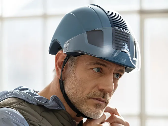 Seguridad inteligente y 360 grados: Lazer presenta el nuevo casco urbano Nova KinetiCore
