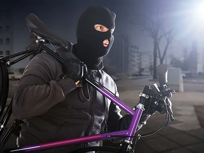 ¿Por qué es tan "barato" robar bicicletas en España? El preocupante vacío legal del Código Penal