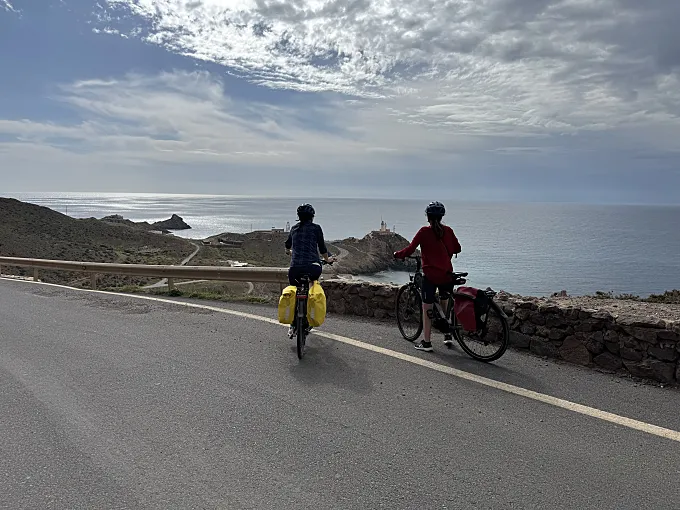 Ciclosfera recorre la ruta EuroVelo 8 en Málaga y Almería