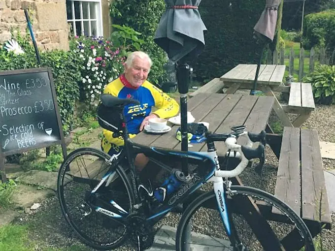 La bici, elixir de la eterna juventud: con 93 años pedalea 240 kilómetros a la semana