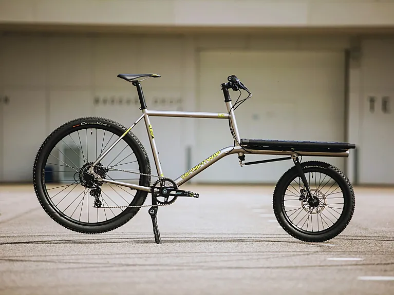 OMNIUM x Carhartt WIP: acero a la vista para una cargo de edición limitada