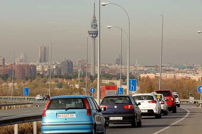 Las motos y coches viejos no podrán circular por Madrid en caso de alta contaminación