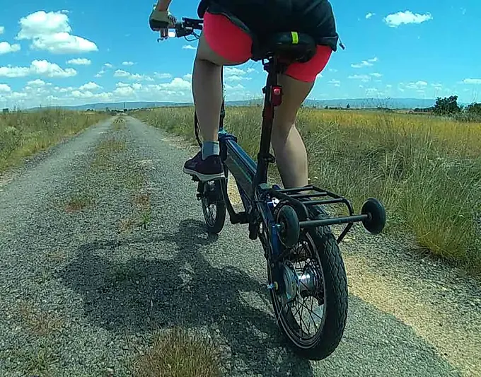 Recorrer una Vía Verde… ¿en una e-bike plegable y urbana?