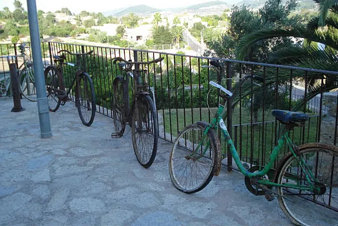 Dos detenidos por robar en un restaurante en Mallorca una bicicleta de 13.000 euros