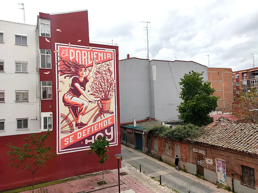 'El porvenir se defiende hoy', mural de Reskate Studio en Valladolid.