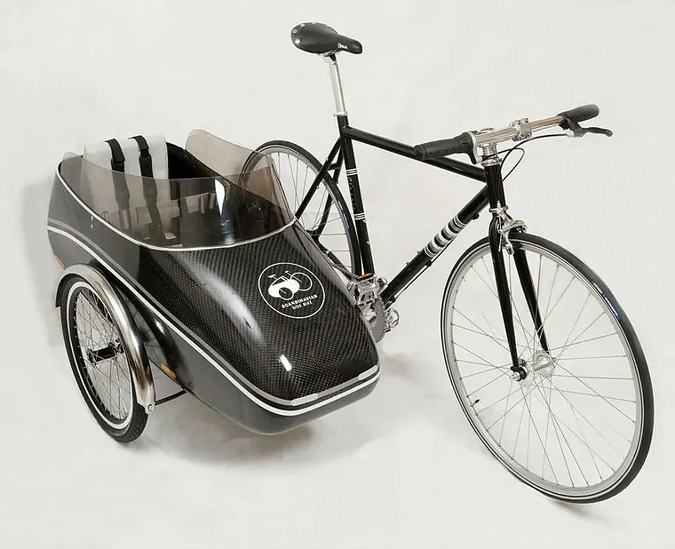 triciclo con sidecar