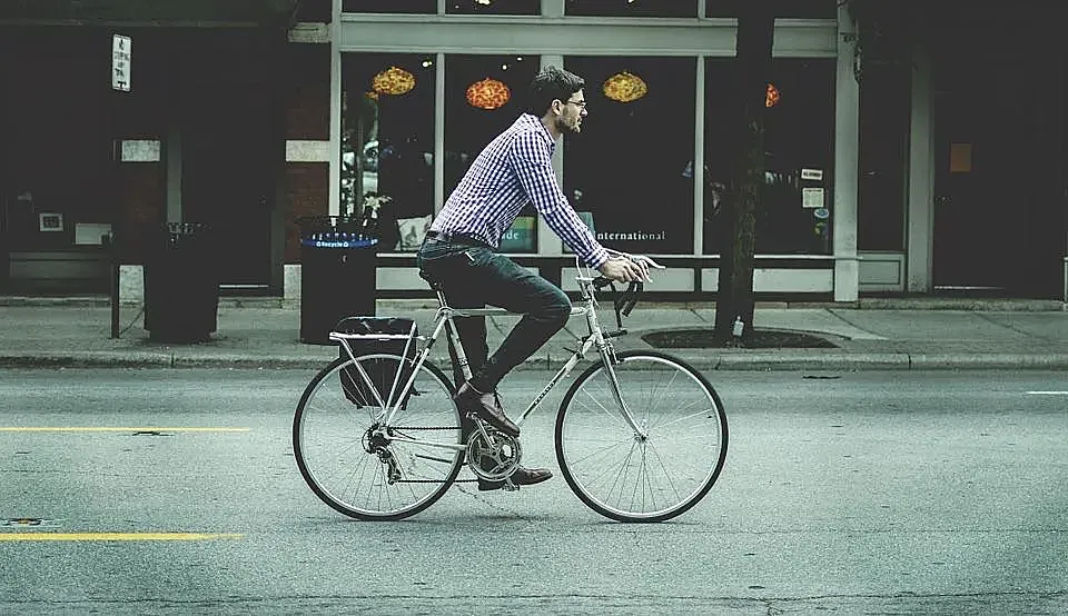 Los ciclistas envejecen con un mejor sistema inmunitario, según un nuevo estudio.